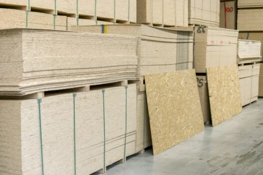 Lager af MDF plader med mere